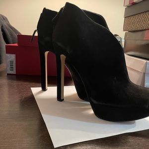 Nine West platform people toe booties